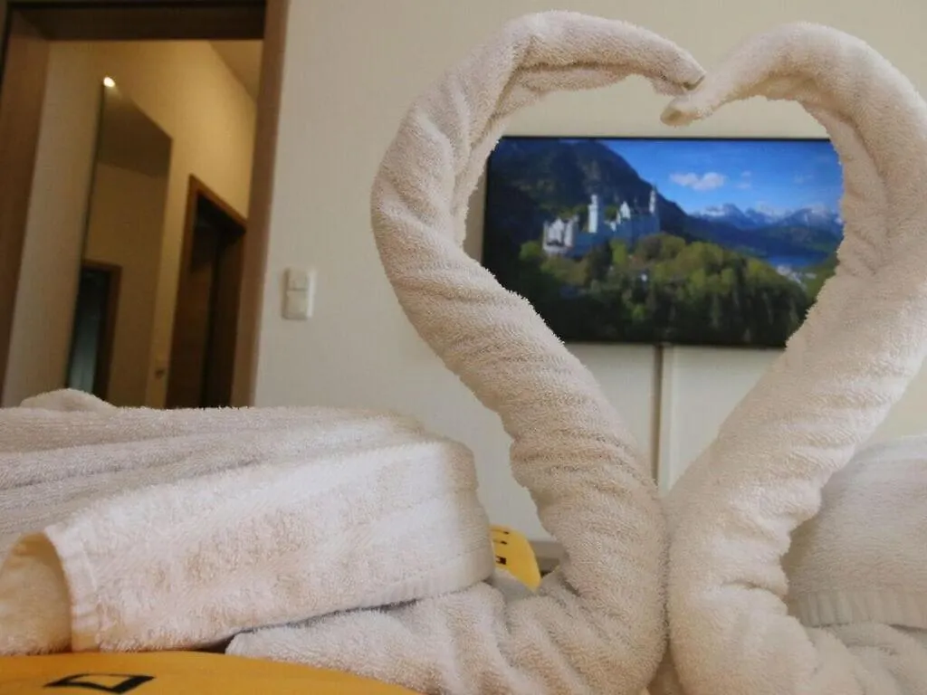 Alpina Zon-Appartement Met Xl-Terras Fussen Germany